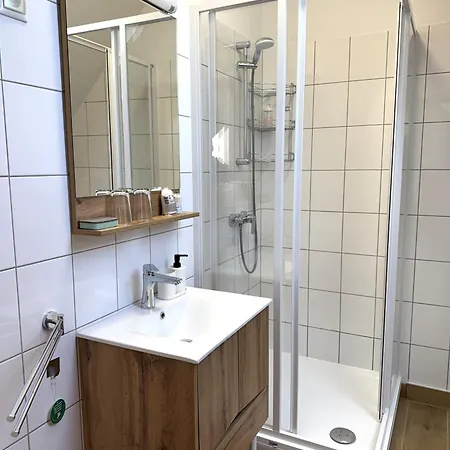 Alpesi Fogado Es Horgaszturisztikai Koezpont Vaskeresztes
